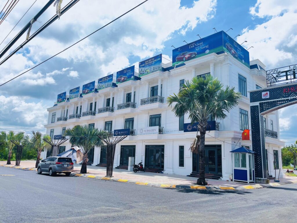 Mặt tiền 14 căn Shophouse DT741 mở rộng 54m lộ giới gần vòng xoay Cổng Xanh